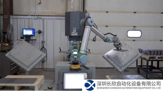 UR機械臂的安全傳感技術 實現(xiàn)人機協(xié)作