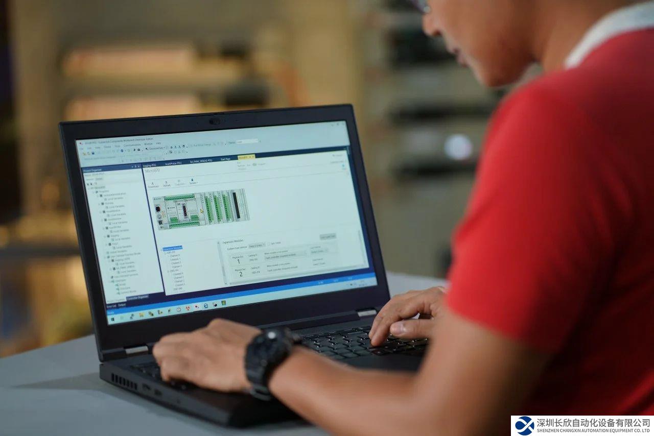 新品速覽 | 憑借 Micro800 控制器和配套自動(dòng)化軟件的增強(qiáng)特性，羅克韋爾自動(dòng)化有效簡化機(jī)器設(shè)計(jì)、開發(fā)和部署過程